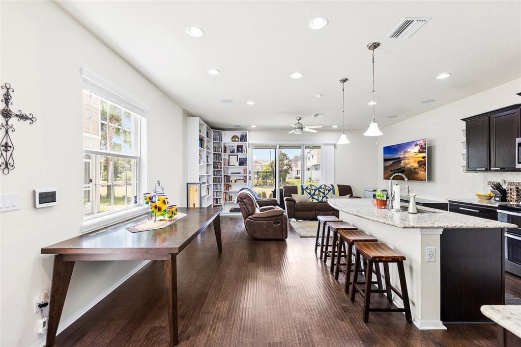 En Venta: $335,000 (3 camas, 2 baños, 1880 Pies cuadrados)