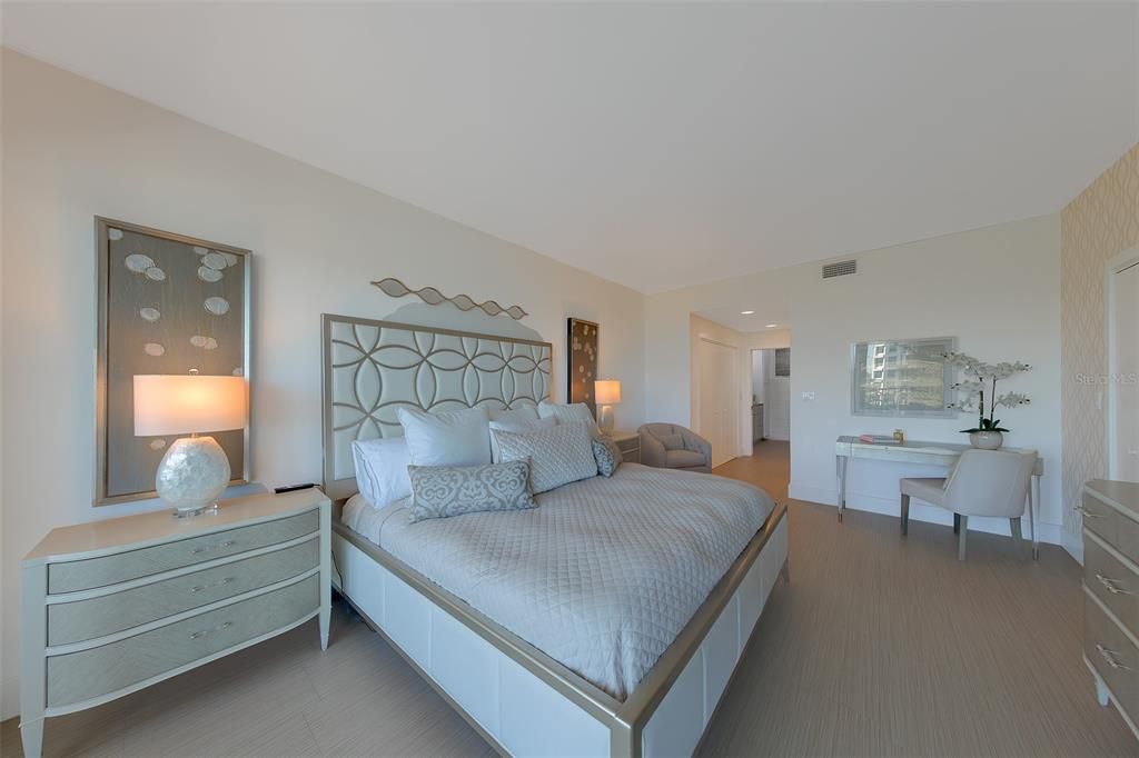 For Sale: $1,399,900 (2 beds, 2 baths, 1844 Square Feet)