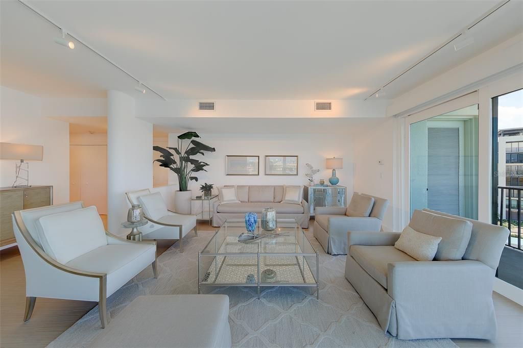 For Sale: $1,399,900 (2 beds, 2 baths, 1844 Square Feet)