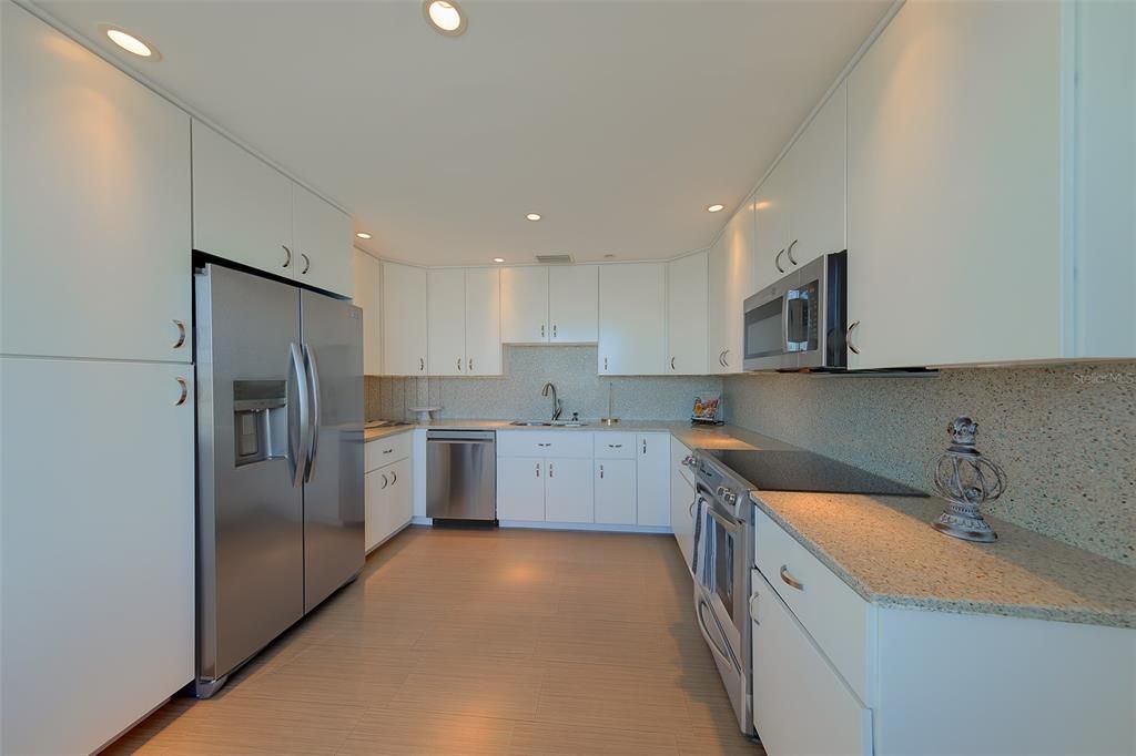 For Sale: $1,399,900 (2 beds, 2 baths, 1844 Square Feet)