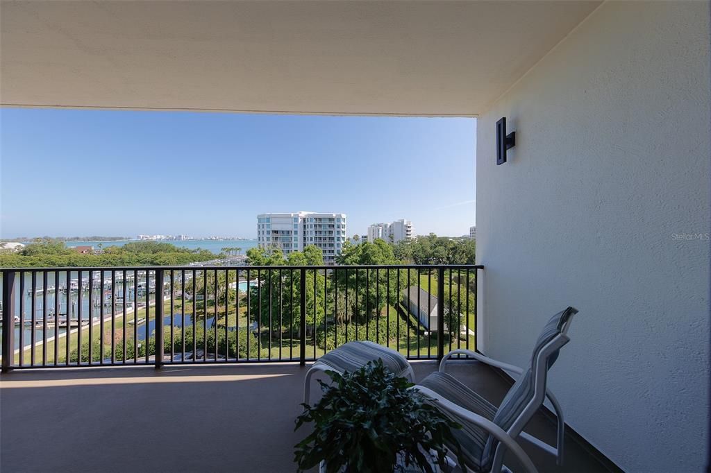 For Sale: $1,399,900 (2 beds, 2 baths, 1844 Square Feet)