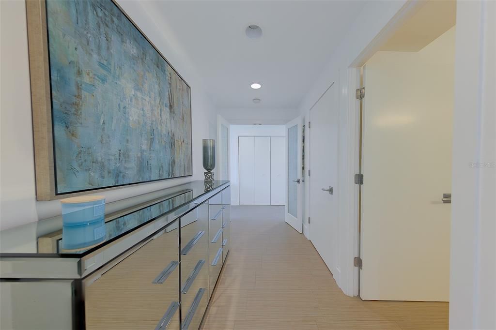 For Sale: $1,399,900 (2 beds, 2 baths, 1844 Square Feet)