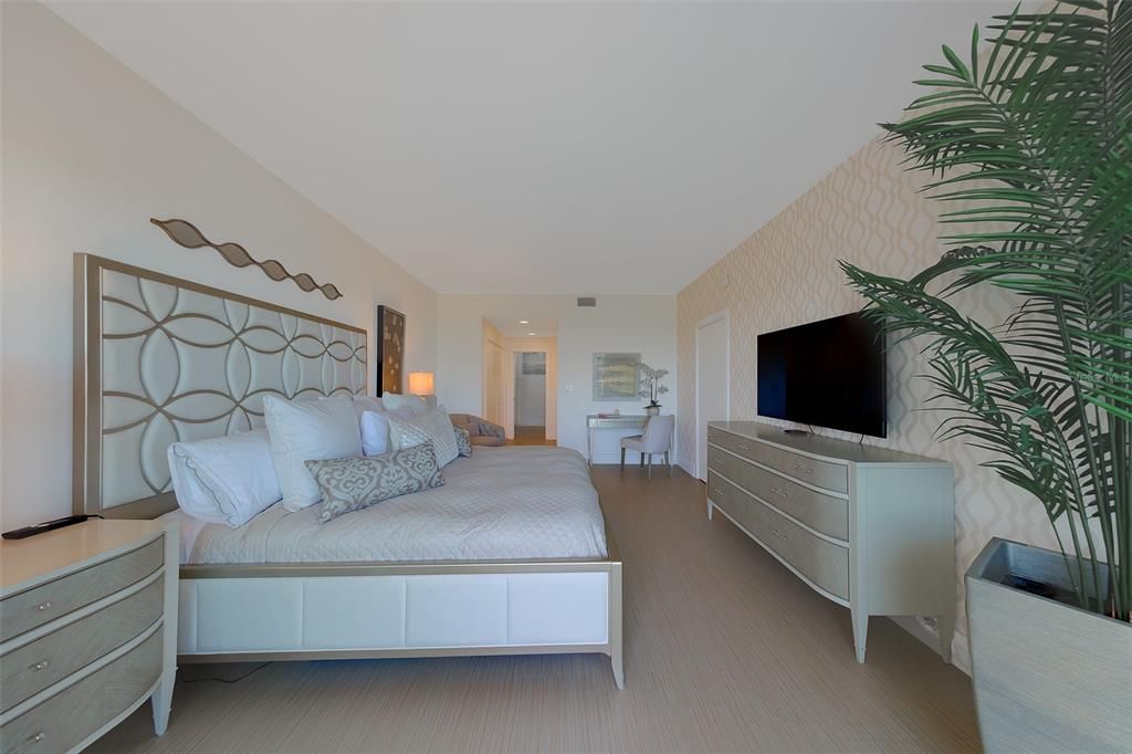 For Sale: $1,399,900 (2 beds, 2 baths, 1844 Square Feet)
