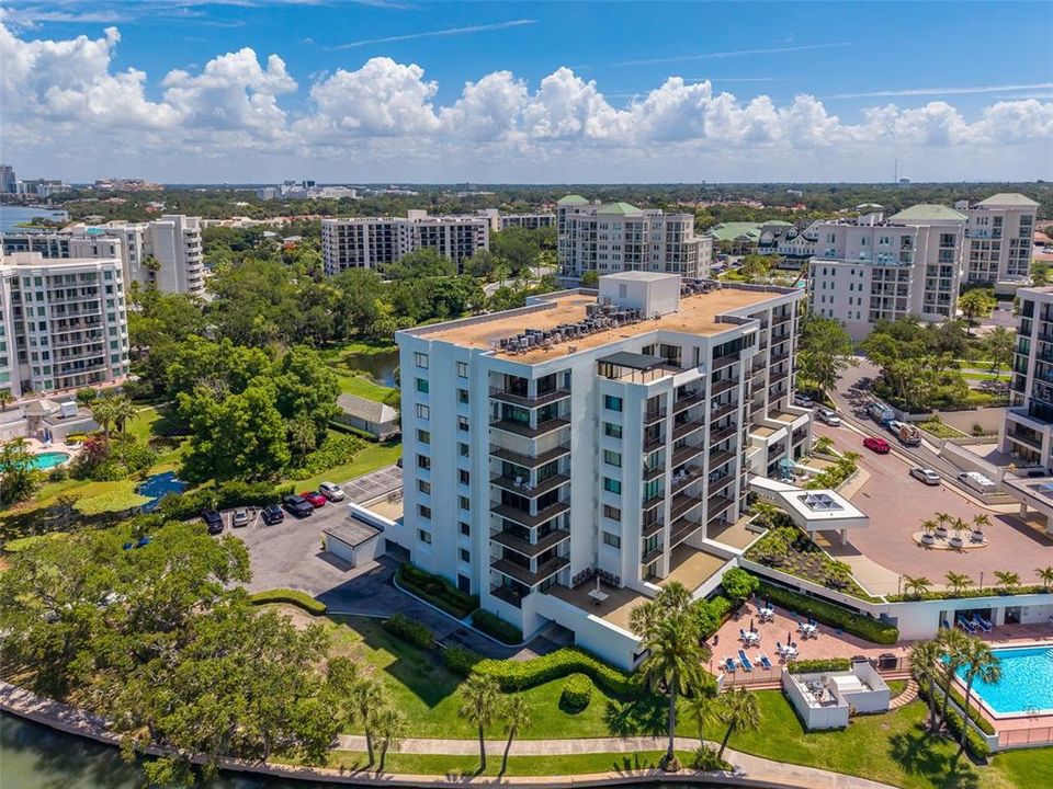 For Sale: $1,399,900 (2 beds, 2 baths, 1844 Square Feet)