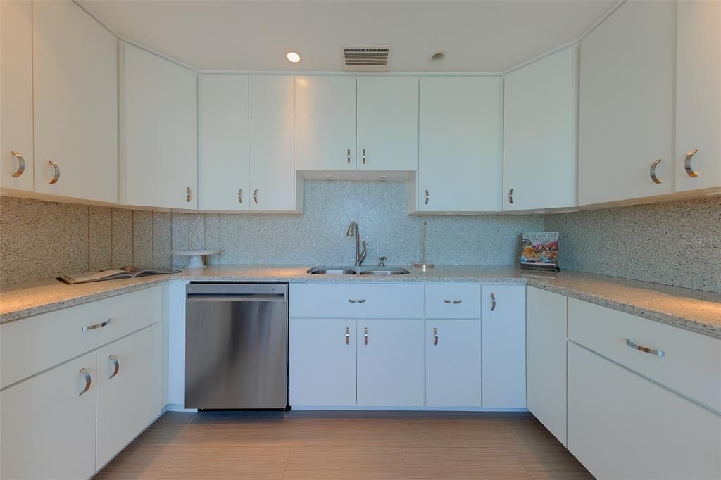For Sale: $1,399,900 (2 beds, 2 baths, 1844 Square Feet)