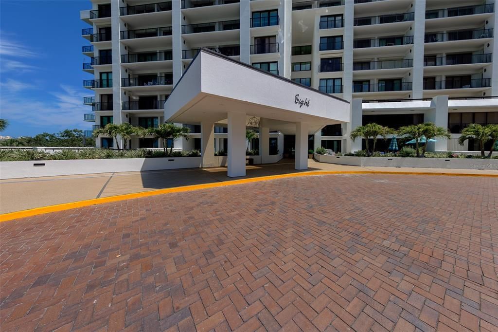 For Sale: $1,399,900 (2 beds, 2 baths, 1844 Square Feet)