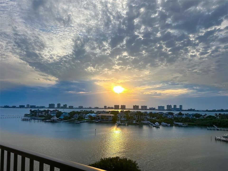 For Sale: $1,399,900 (2 beds, 2 baths, 1844 Square Feet)
