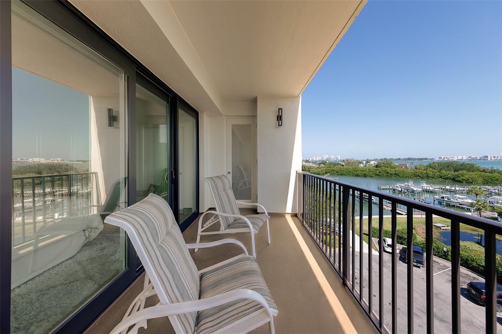 For Sale: $1,399,900 (2 beds, 2 baths, 1844 Square Feet)