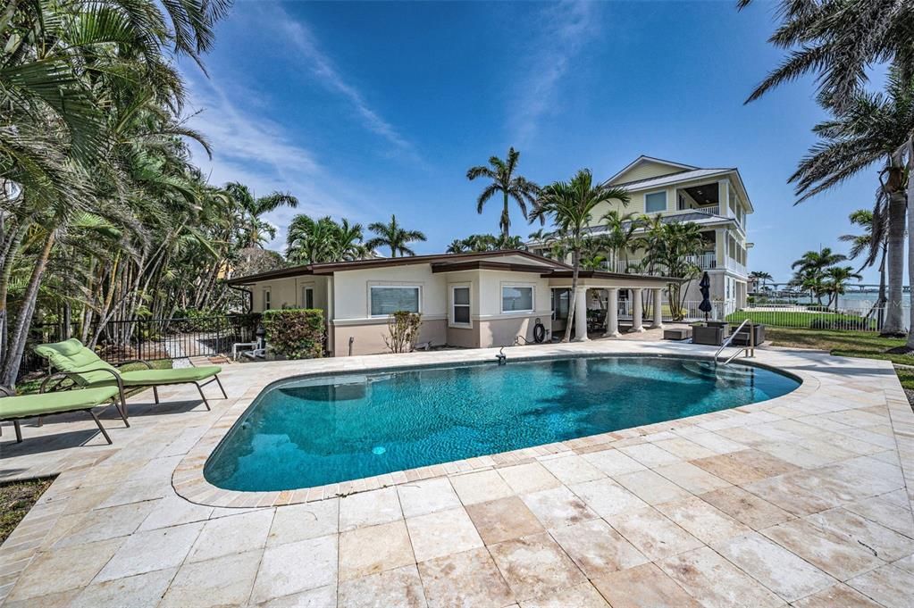 For Rent: $6,200 (2 beds, 2 baths, 1293 Square Feet)