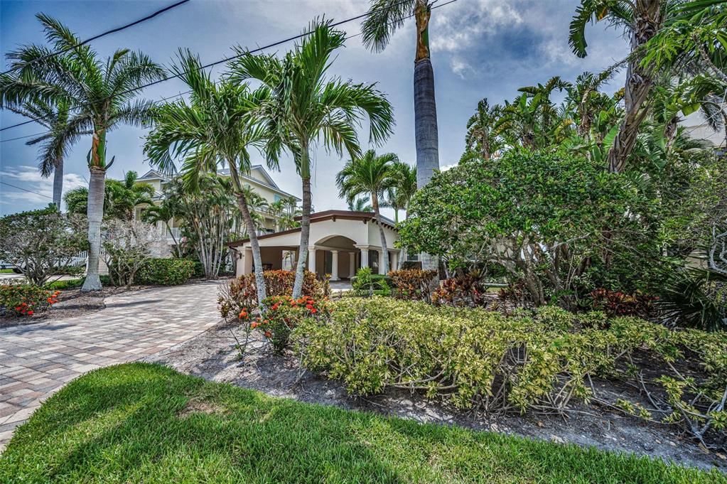 For Rent: $6,200 (2 beds, 2 baths, 1293 Square Feet)