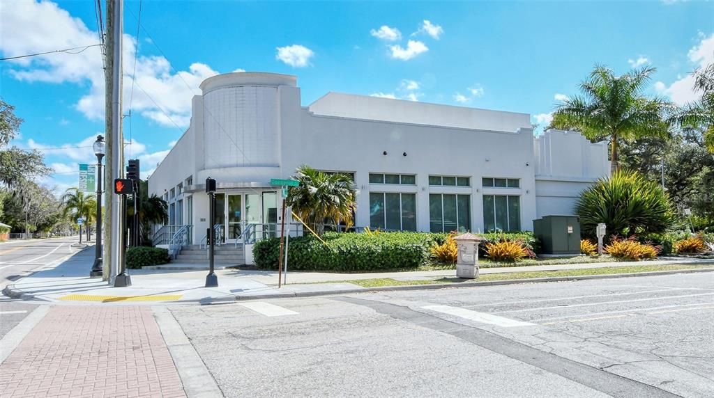 For Rent: $2,170 (3 beds, 2 baths, 1420 Square Feet)
