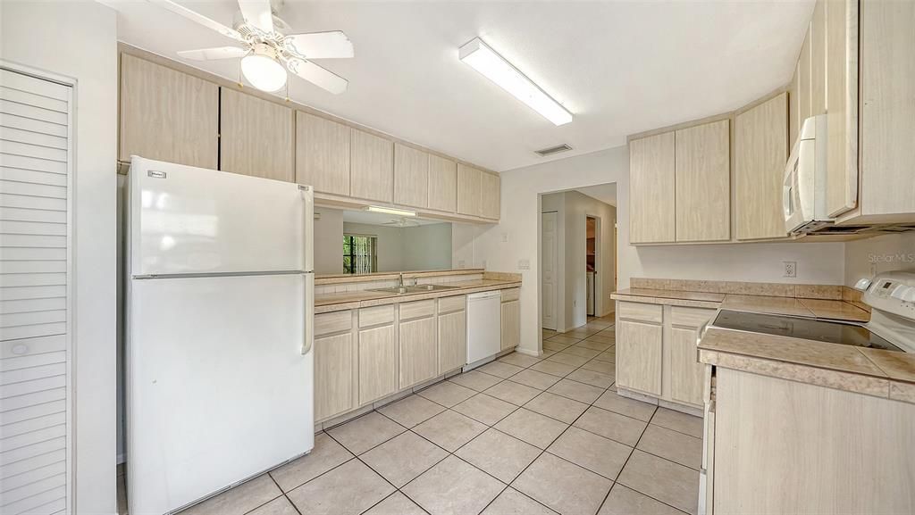 For Rent: $2,170 (3 beds, 2 baths, 1420 Square Feet)