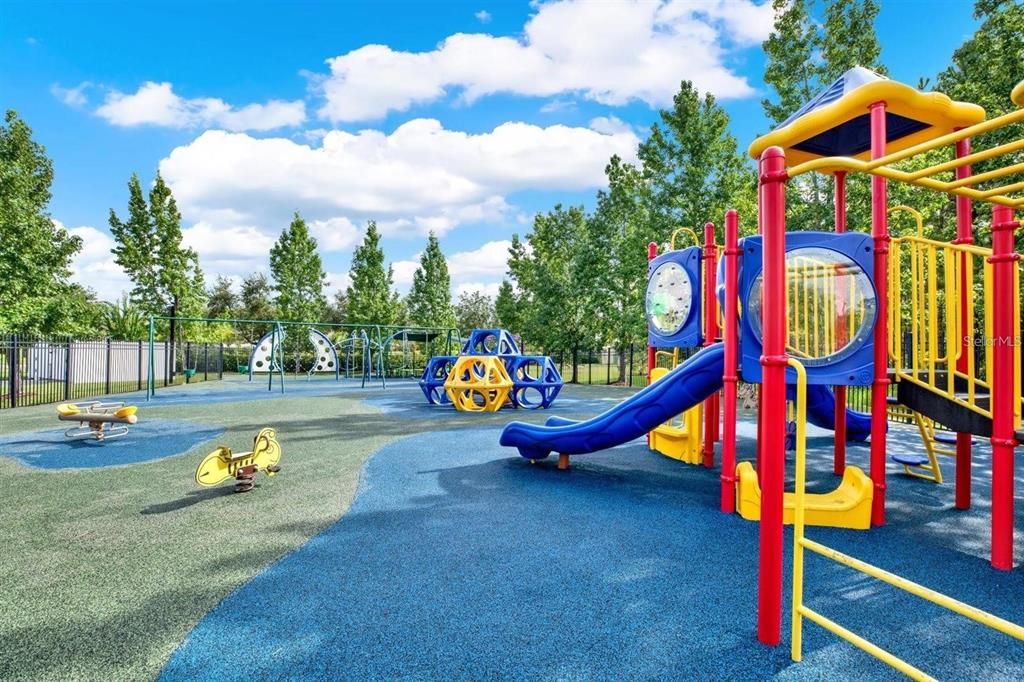 Под контрактом: $919,000 (5 спален, 4 ванн, 4065 Квадратных фут)
