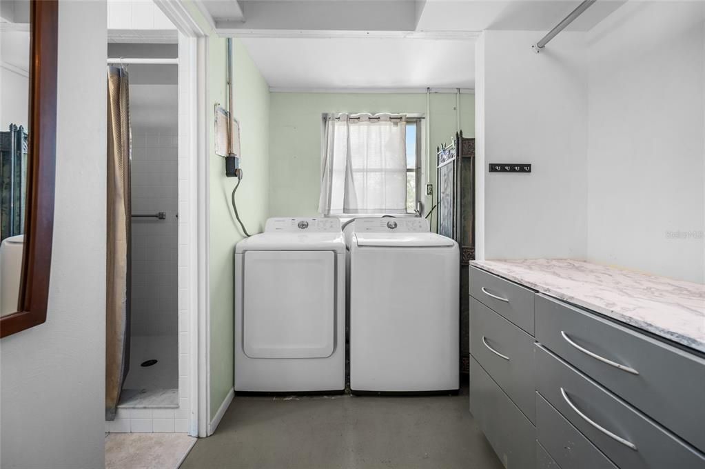 Activo con contrato: $269,000 (3 camas, 2 baños, 1412 Pies cuadrados)