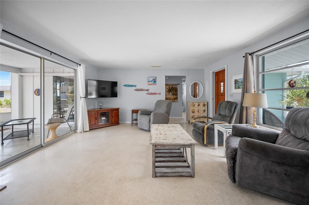 Activo con contrato: $269,000 (3 camas, 2 baños, 1412 Pies cuadrados)