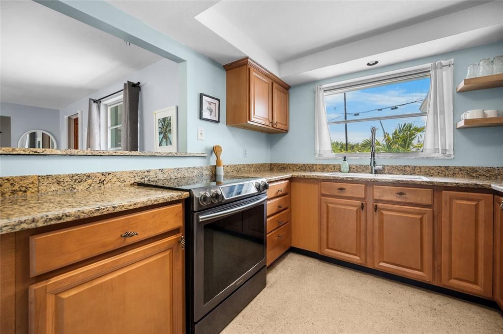 Activo con contrato: $269,000 (3 camas, 2 baños, 1412 Pies cuadrados)