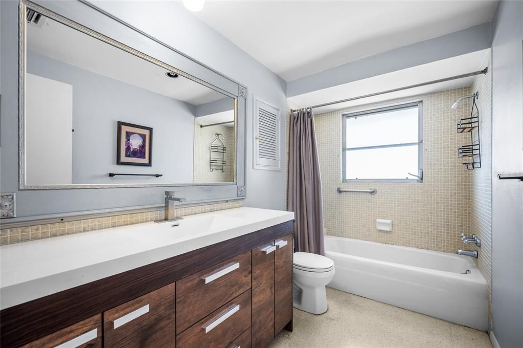 Activo con contrato: $269,000 (3 camas, 2 baños, 1412 Pies cuadrados)