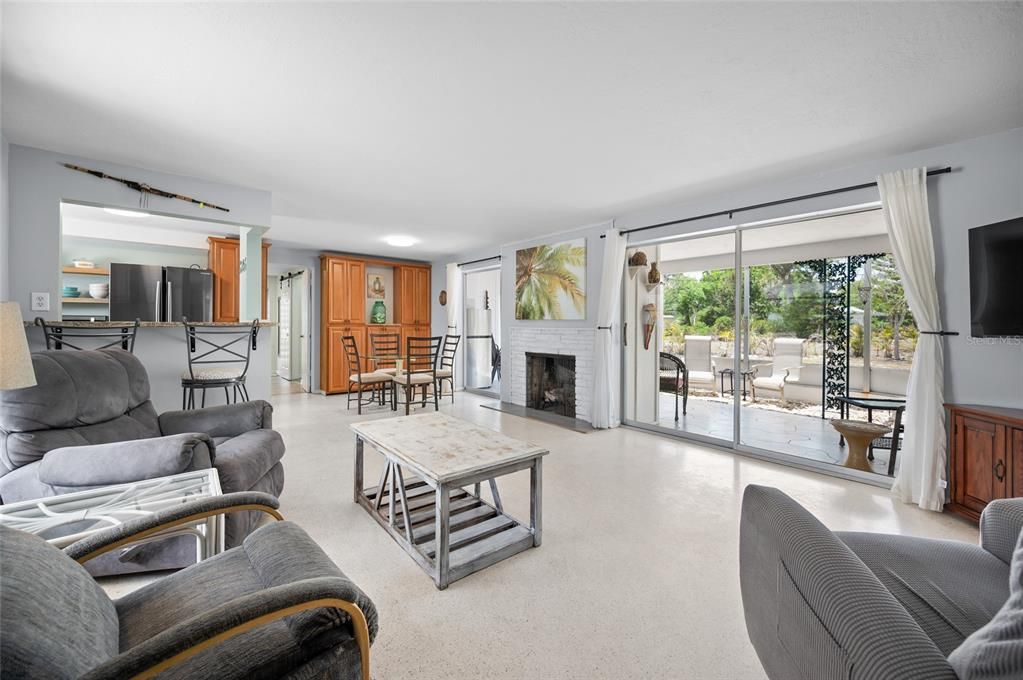 Activo con contrato: $269,000 (3 camas, 2 baños, 1412 Pies cuadrados)