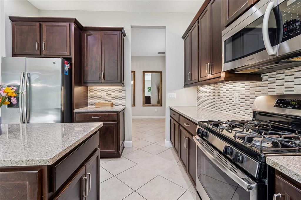 For Sale: $939,900 (6 beds, 5 baths, 4094 Square Feet)