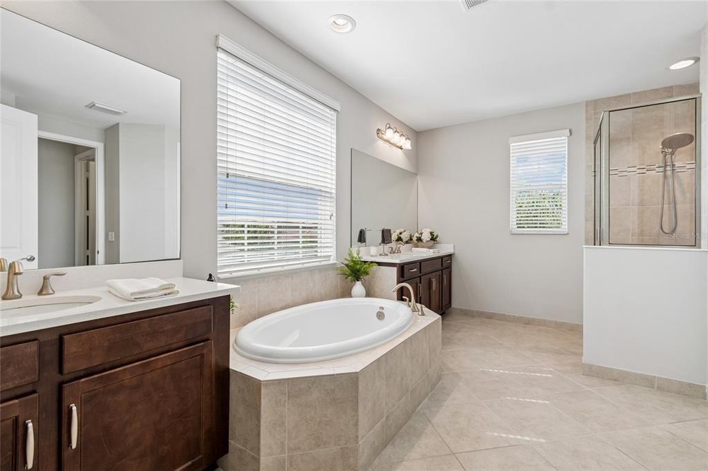 For Sale: $939,900 (6 beds, 5 baths, 4094 Square Feet)