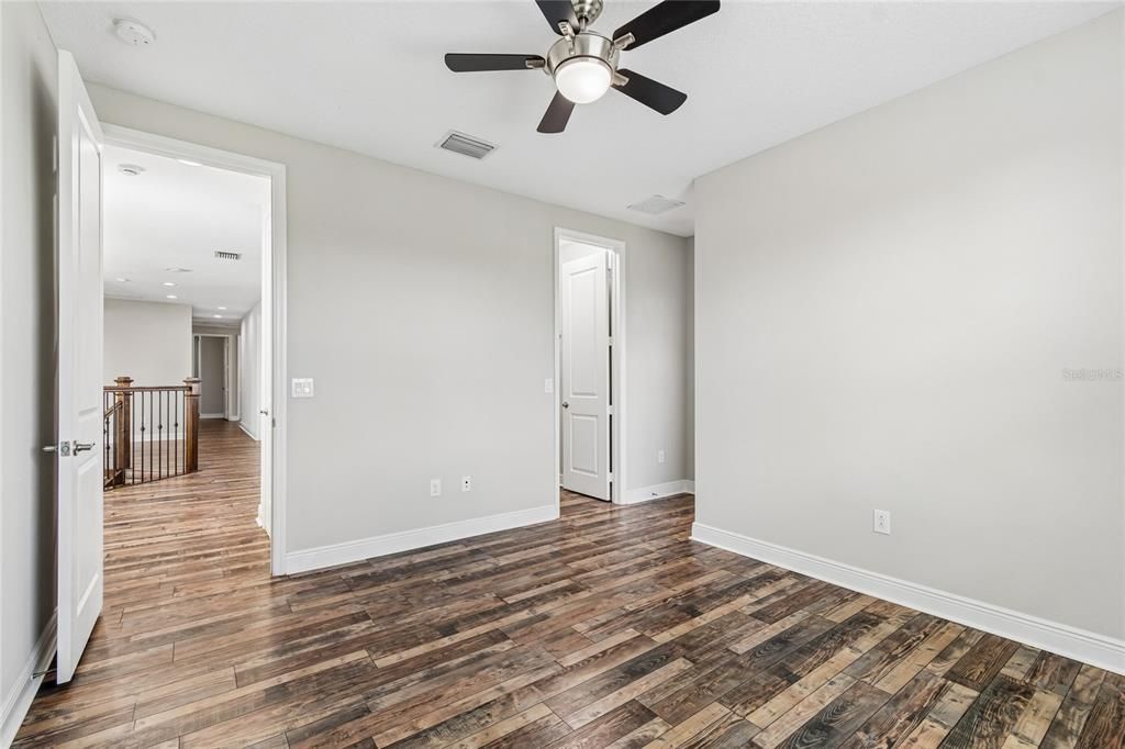 For Sale: $939,900 (6 beds, 5 baths, 4094 Square Feet)