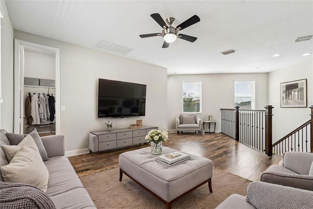 For Sale: $939,900 (6 beds, 5 baths, 4094 Square Feet)