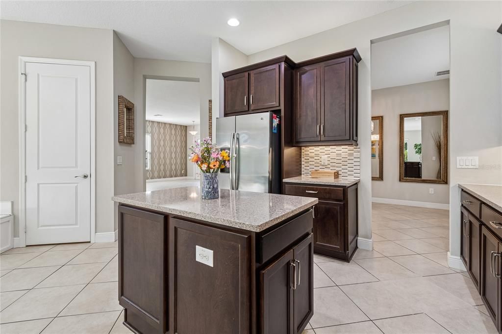 For Sale: $939,900 (6 beds, 5 baths, 4094 Square Feet)