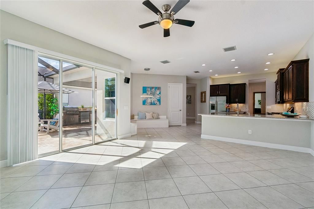 For Sale: $939,900 (6 beds, 5 baths, 4094 Square Feet)