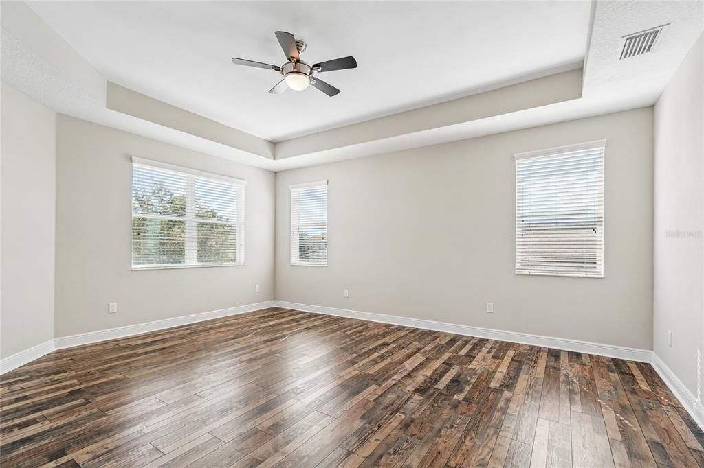 For Sale: $939,900 (6 beds, 5 baths, 4094 Square Feet)
