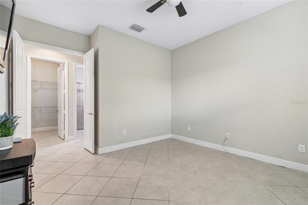 For Sale: $939,900 (6 beds, 5 baths, 4094 Square Feet)