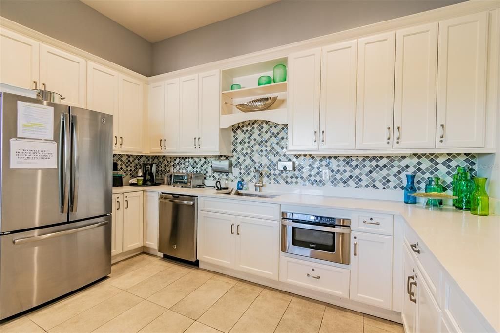 For Sale: $939,900 (6 beds, 5 baths, 4094 Square Feet)