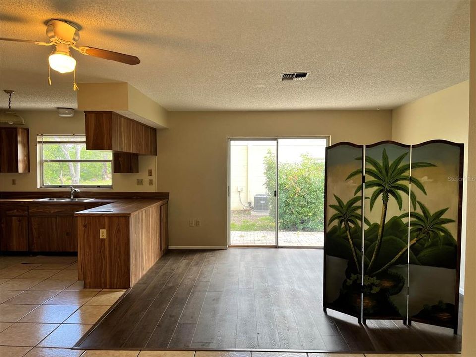For Sale: $247,900 (3 beds, 2 baths, 1051 Square Feet)