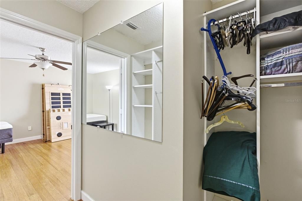 На продажу: $299,900 (2 спален, 2 ванн, 1156 Квадратных фут)