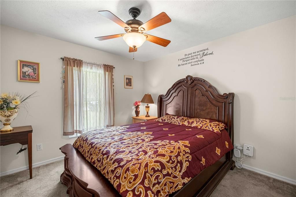 Activo con contrato: $240,000 (3 camas, 2 baños, 1456 Pies cuadrados)