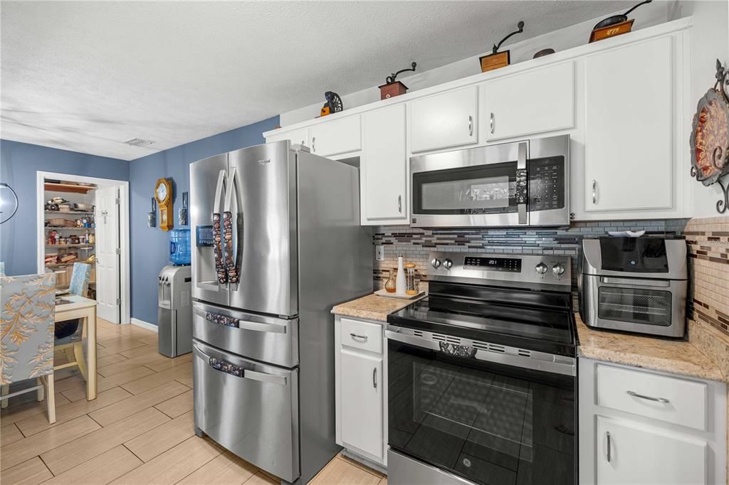 Activo con contrato: $240,000 (3 camas, 2 baños, 1456 Pies cuadrados)