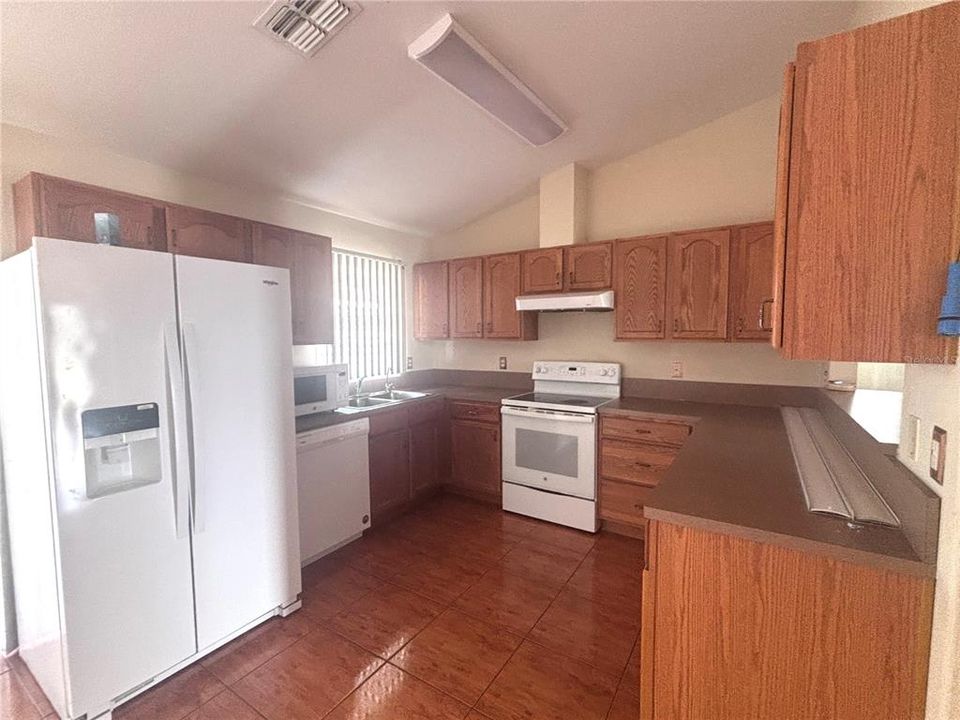 В аренду: $1,995 (4 спален, 2 ванн, 1420 Квадратных фут)