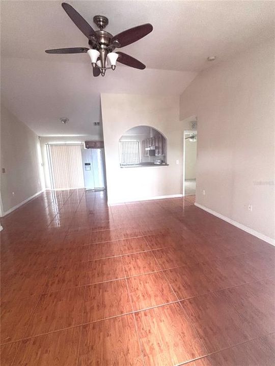 В аренду: $1,995 (4 спален, 2 ванн, 1420 Квадратных фут)