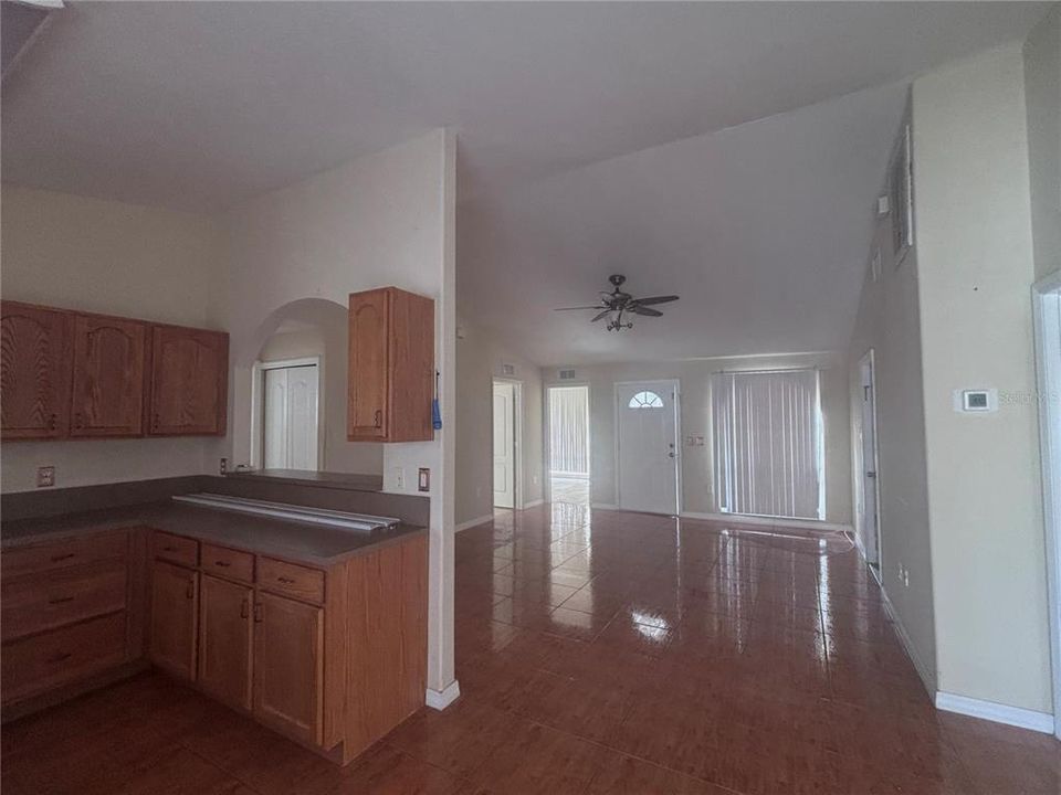 В аренду: $1,995 (4 спален, 2 ванн, 1420 Квадратных фут)