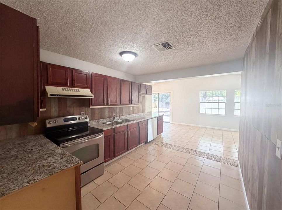 For Sale: $250,000 (3 beds, 2 baths, 1488 Square Feet)