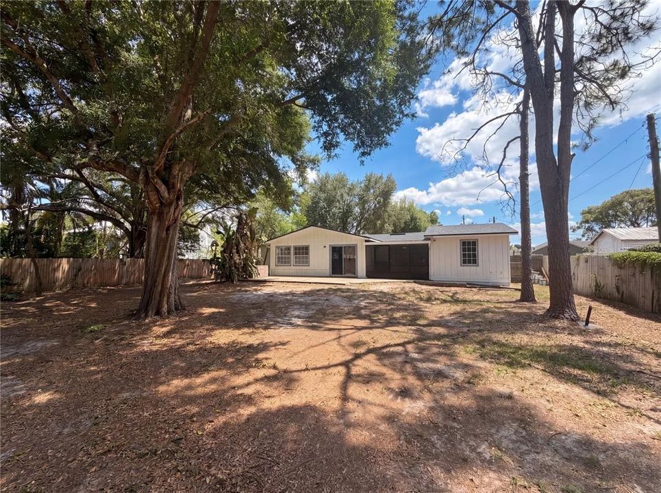 For Sale: $250,000 (3 beds, 2 baths, 1488 Square Feet)