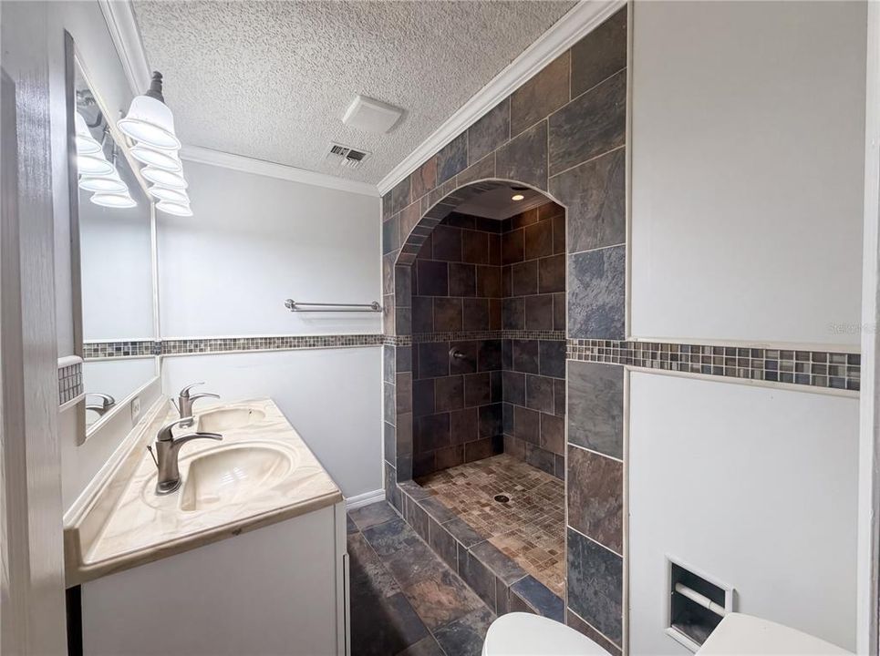 For Sale: $250,000 (3 beds, 2 baths, 1488 Square Feet)
