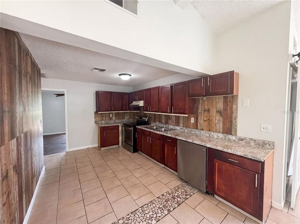 For Sale: $250,000 (3 beds, 2 baths, 1488 Square Feet)