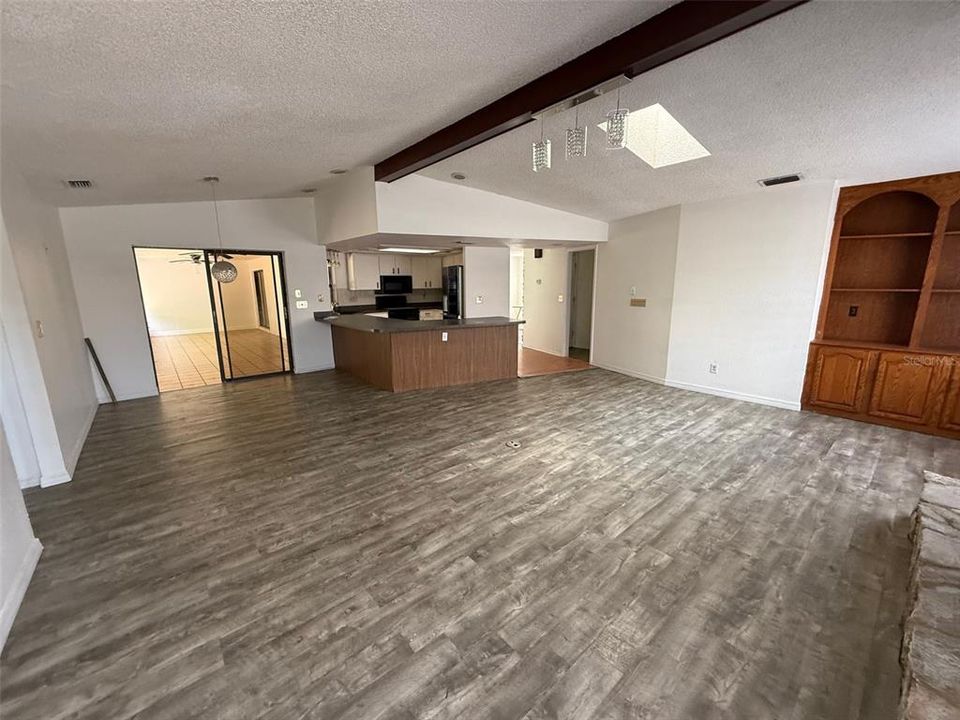 For Sale: $299,900 (3 beds, 2 baths, 2231 Square Feet)