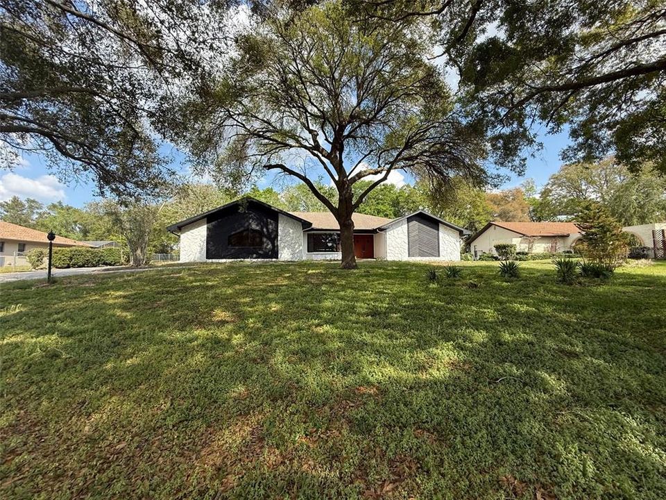 For Sale: $299,900 (3 beds, 2 baths, 2231 Square Feet)