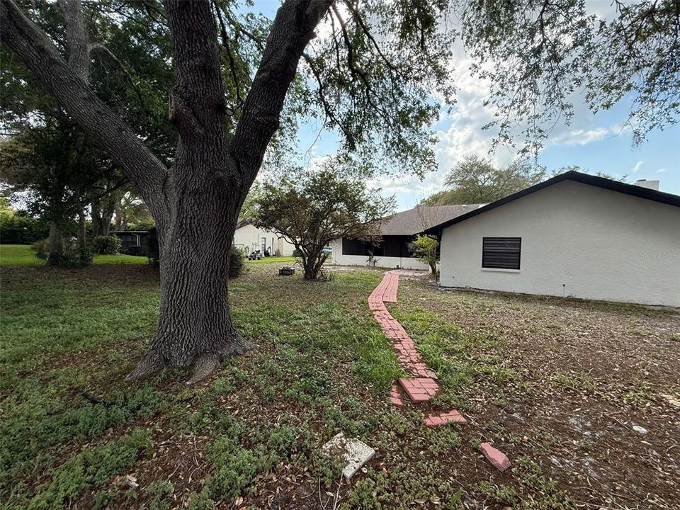 For Sale: $299,900 (3 beds, 2 baths, 2231 Square Feet)