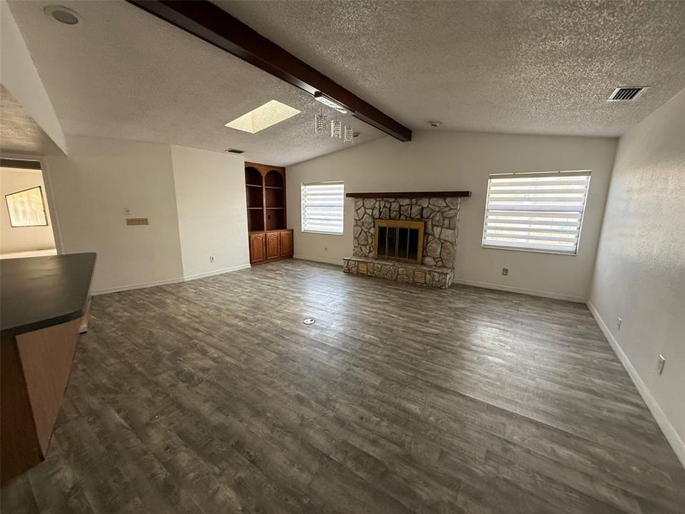 For Sale: $299,900 (3 beds, 2 baths, 2231 Square Feet)