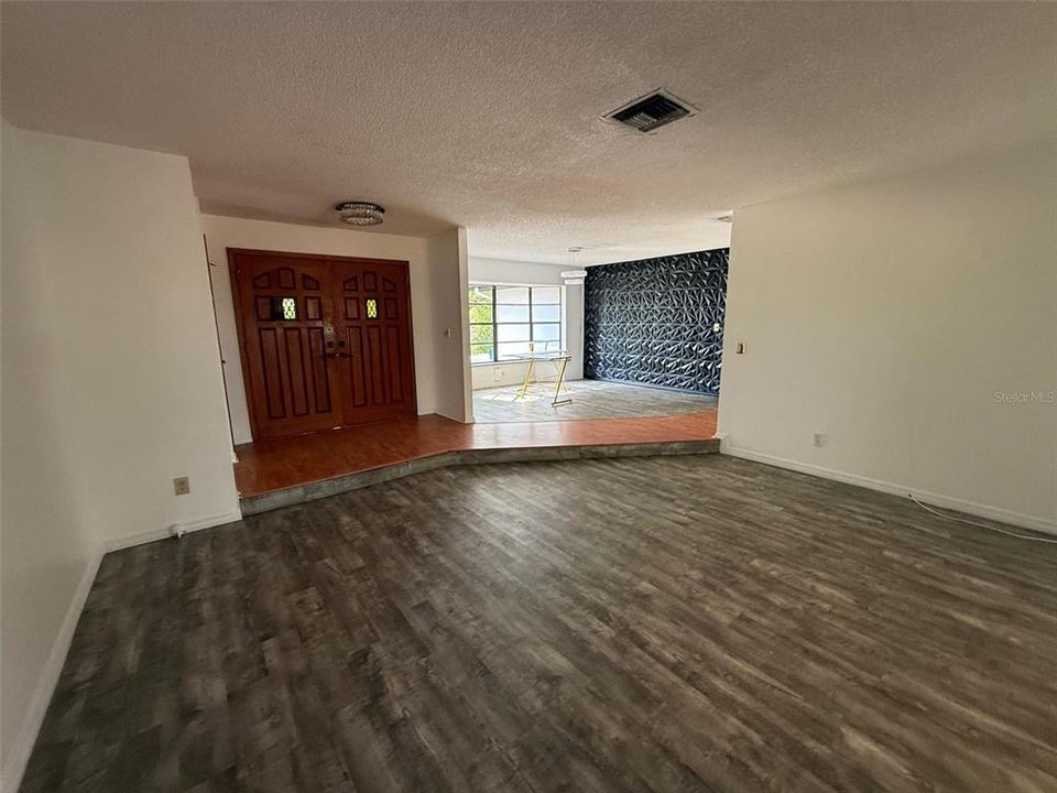 For Sale: $299,900 (3 beds, 2 baths, 2231 Square Feet)
