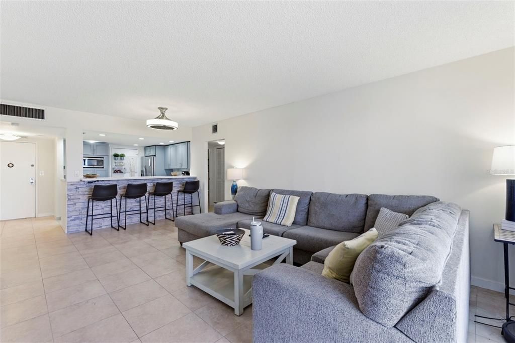 For Sale: $330,000 (2 beds, 2 baths, 1400 Square Feet)