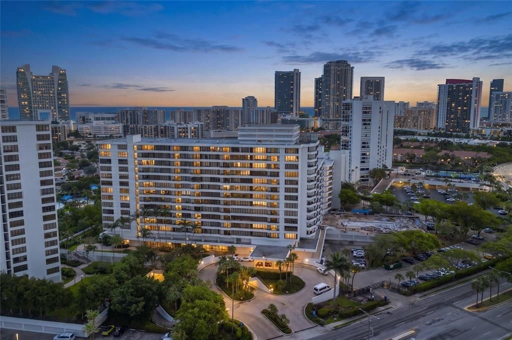 For Sale: $330,000 (2 beds, 2 baths, 1400 Square Feet)