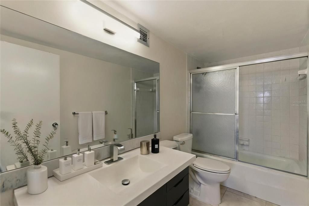 For Sale: $330,000 (2 beds, 2 baths, 1400 Square Feet)